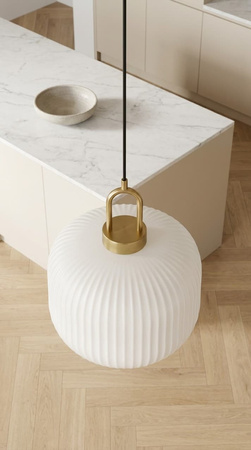Lampa wisząca z białym kloszem w ryfle DIOP Kaja Lighting K-5890