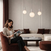 Lampa wisząca beżowa trzy białe klosze o różnych wielkościach na belce TESTA 3xG9 Candellux Studio 33-51110