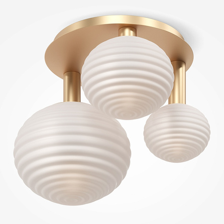 Złota lampa sufitowa z trzema karbowanymi biały kloszami Reels MOD268CL-03G Maytoni