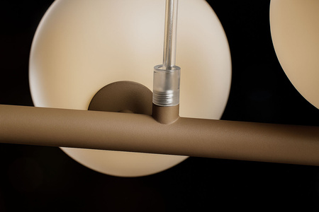 Elegancka, beżowa lampa wisząca z białymi kloszami ARDI Kaja Lighting K-5841