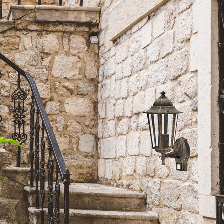 Kinkiet zewnętrzny VELENCE IP44 Rabalux 8218 z czujnikiem ruchu