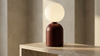 Burgundowa lampka stołowa z kulistym kloszem KONI Kaja Lighting K-5972