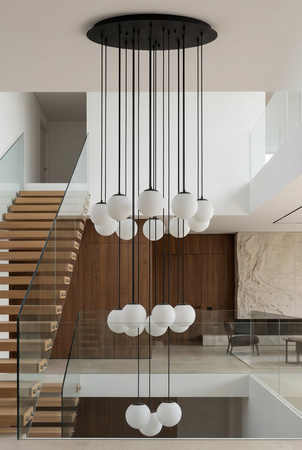 Czarna lampa wisząca z kloszami do wysokich pomieszczeń Kaja Lighting KP-34