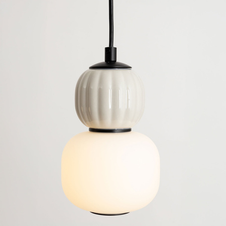 Lampa wisząca pojedyńcza opalowy klosz z ryflowaną jasnoszarą ozdobną kulą Modern 5W Maxlight P0624