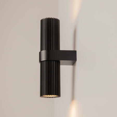 Czarny ryflowany dwukierunkowy kinkiet Dynamics MOD326WL-02B Maytoni