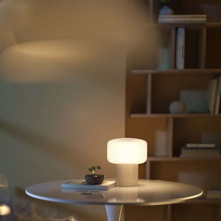 Mała stołowa lampka z ceramiki i szkła Omaggio MOD404TL-01BG Maytoni