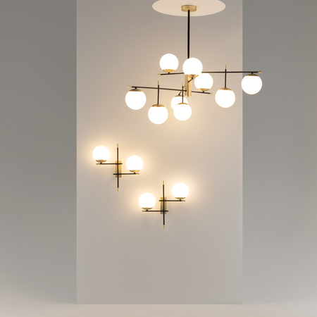 Podwójny kinkiet z białymi szklanymi kulami Nostalgia MOD048WL-02G Maytoni