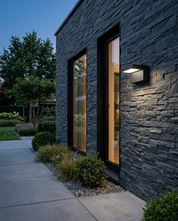 Czarny kinkiet zewnętrzny LED z daszkiem MODENA Kaja Lighting K-8249