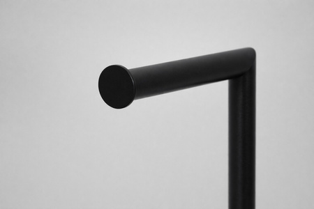 Prosty, czarny stojak na papier KS-47 PAPER STAND z serii KAJA HOME