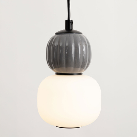 Lampa wisząca pojedyńcza opalowy klosz z ryflowaną ciemnoszarą ozdobną kulą Modern 5W Maxlight P0626
