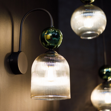 Kinkiet ze szklanym ryflowanym kloszem i zieloną szklaną kulą SOPHIA GREEN COGNAC 1XE14 Tk Lighting 11143