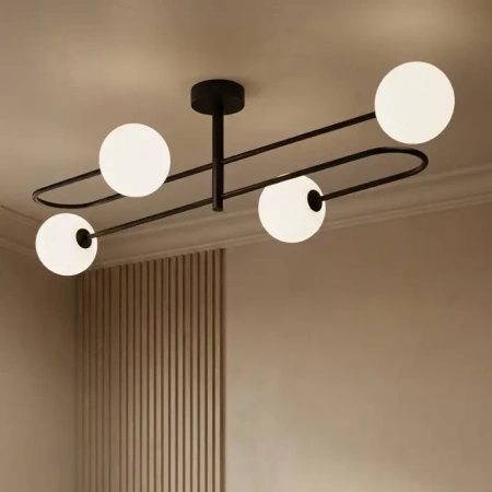 Czarna lampa sufitowa z czterema białymi kulami SILA Kaja Lighting K-5991