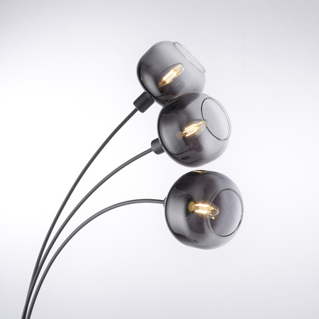 Lampa podłogowa czarna w kształcie łuku trzy dymione szklane klosze ZEA Just LIght 15422-18