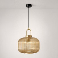 Lampa wisząca z miodowym kloszem i złotym detalem ARIA Kaja Lighting K-5895