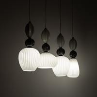 Czteropunktowa lampa wisząca na listwie z ceramicznymi dekoracjami i ryflowanymi kloszami 4xE27 CORALS Nowodvorski 11976